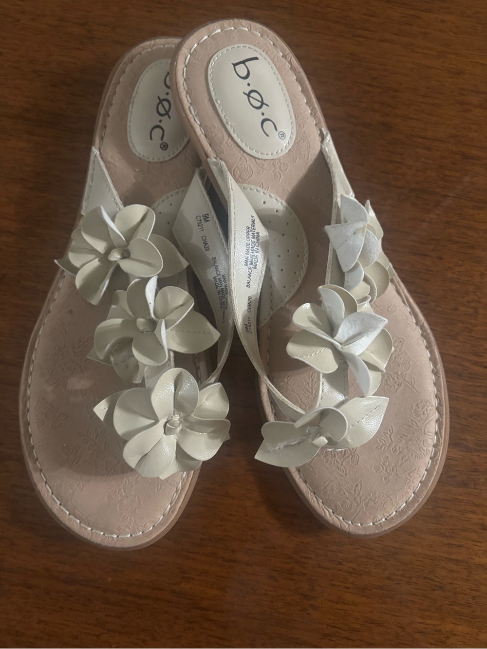 b.o.c. Floral Thong Sandals in Light Pink and Cream new display shoes size 9